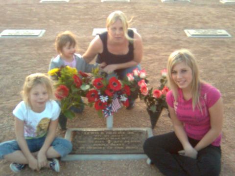 1992 Ford Bronco - Sunny, Gianna, Skye, Krissy @ Grandpa's grave