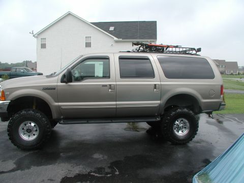 2000 Ford Excursion photo