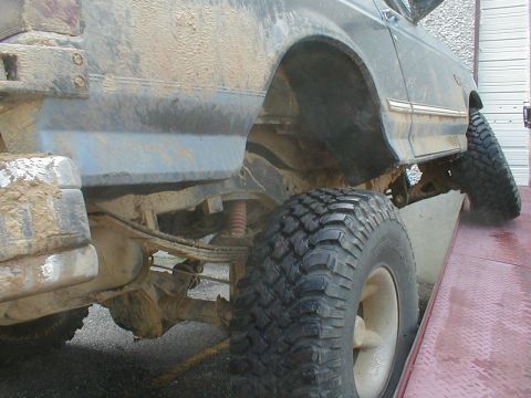 1983 Ford Bronco - Eric is checking flex so we can eliminate some body contact.