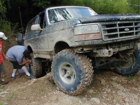1983 Ford Bronco - A sudden lurch during this climb halted Eric's progress. We found the RHR wheel rubbing the front of the wheelwell.
