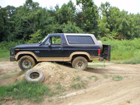 1983 Ford Bronco - I stopped when I felt the frame hit, and then backed off. [url=http://www.supermotors.net/registry/media/77642] http://www.supermotors.net/…