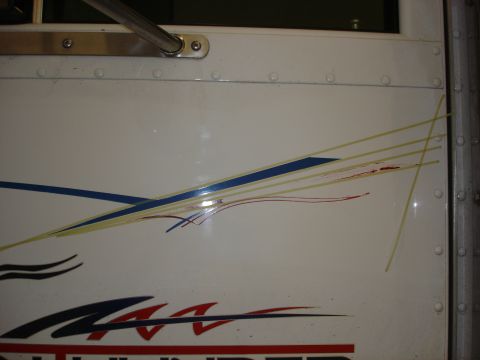 2003 Peterbilt 379 - Close-up of a white truck door showing decorative decals and a SuperMotors watermark.
