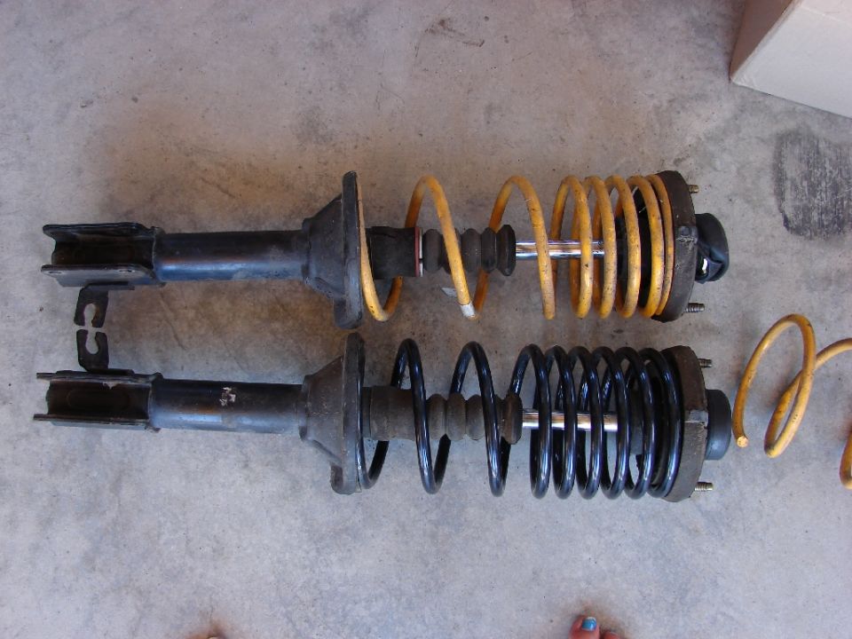 Comparison MX-3 Rear Strut with Koni Damper insert. Top one fitted with Eunos 30x King Spring - Bottom one fitted with MX-3 H&R Spring