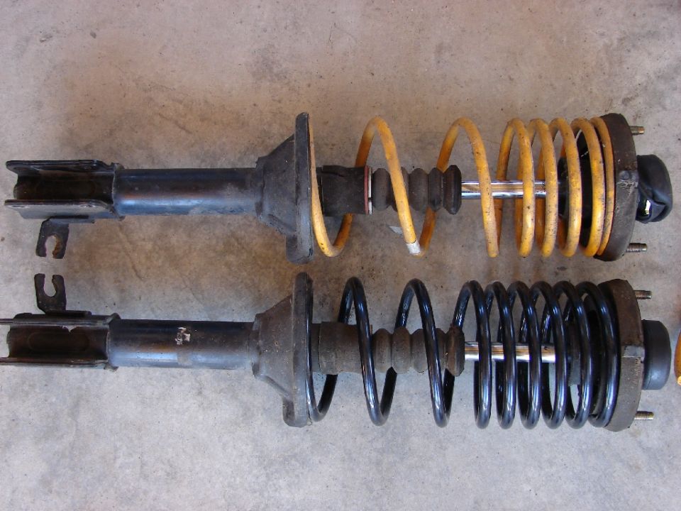 Comparison MX-3 Rear Strut with Koni Damper insert. Top one fitted with Eunos 30x King Spring - Bottom one fitted with MX-3 H&R Spring