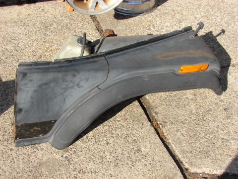 1996 Jeep Grand Cherokee - This is a fender part with an integrated orange turn signal indicator.