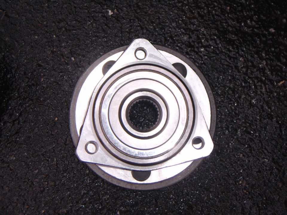 Wheel hub bearing assembly with three mounting holes and splined center