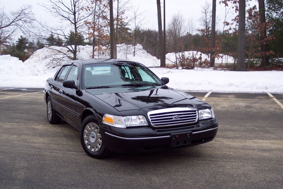 Black 2001 Ford Crown Victoria, 3/4 front view