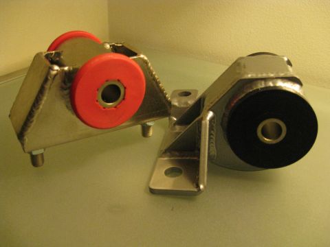 1994 Ford Probe - Aftermarket engine mounts with red and black polyurethane bushings are shown. The registry claims they are for a 1994 Ford Probe.