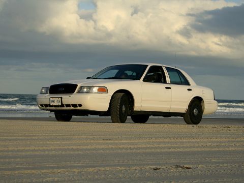 2003 Ford Crown Victoria photo