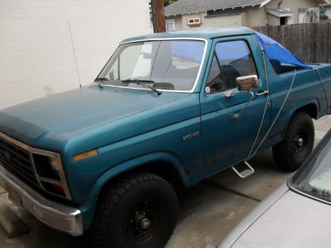 1989 Ford Bronco - Early '80's Bronco with no top in San Diego