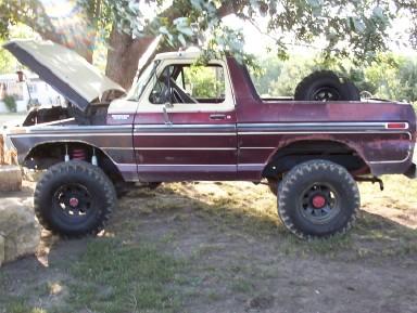 1979 Ford Bronco - 8 lug & 36s