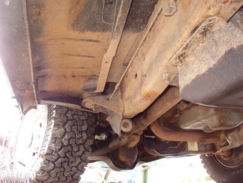 1993 Ford Bronco - The radius arm, its bracket, & the frame are all damaged.