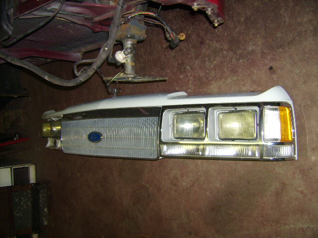 1988 Ford Crown Victoria front clip with grille and headlights removed