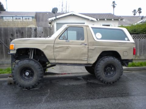 1989 Ford Bronco - This modified Ford Bronco appears to be from the early 1980s, not 1989.