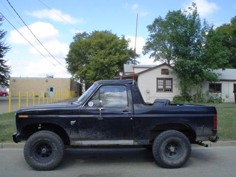 1981 Ford Bronco - pic with the top off in front of the house with the antenna installed finally!!