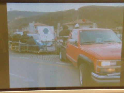 1991 Ford LTD Crown Victoria - Chevolet Silverado travelling car