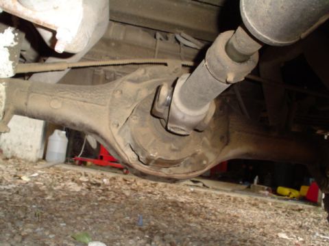 1981 Ford Bronco - A good "this is a Ford 9" axle" for dummys pic.