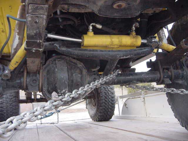 Yellow steering stabilizer and differential with chains