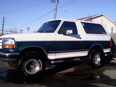1996 Ford Bronco - This 1996 Ford Bronco features a two-tone paint scheme with white and dark green.
