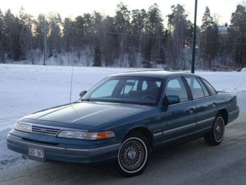 1993 Ford Crown Victoria photo
