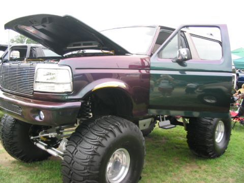 1986 Ford Bronco - This heavily modified Ford truck features a two-tone paint job and massive off-road tires.