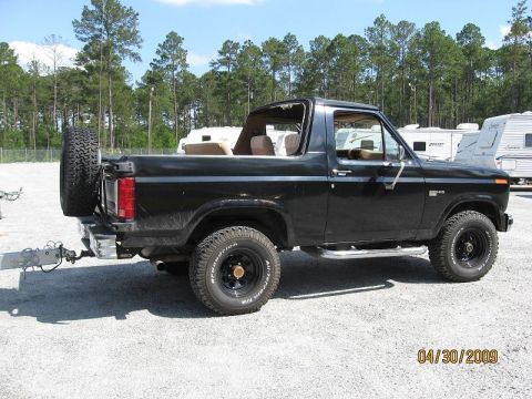 1986 Ford Bronco - Just looks so natural topless.