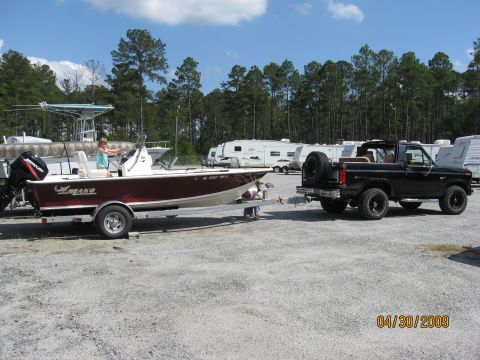 1986 Ford Bronco - Goin out fishin with my boat (08 Mako 181)