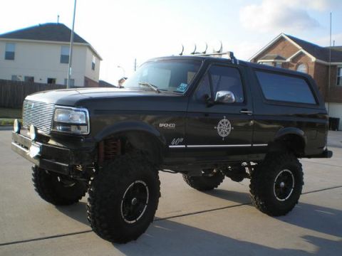 1995 Ford Bronco “Bronzilla”