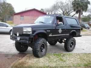 1995 Ford Bronco - My Girlfriend parking my truck in the driveway,or in the grass?