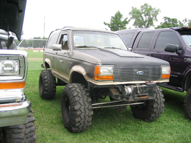 1986 Ford Bronco front end with chrome grille and winch