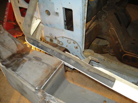 1991 Ford Bronco - Close-up view of a vehicle's chassis and body panel, with a Supermotors logo visible at the bottom right.