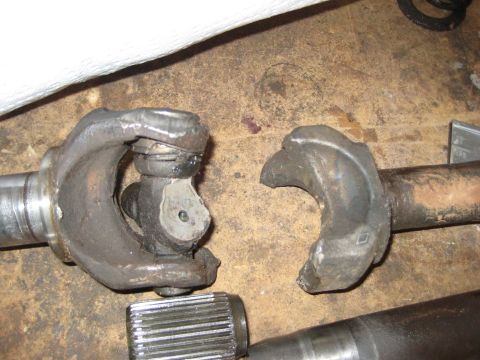 1996 Ford Bronco - This driveshaft U-joint appears to have failed catastrophically.