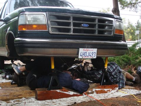 1993 Ford Bronco - putting the lift on it.