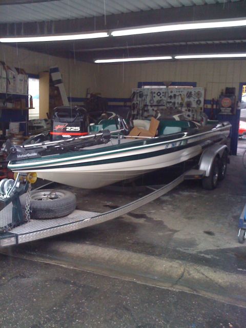 1992 Tracker Pro “Pro Deep V16”