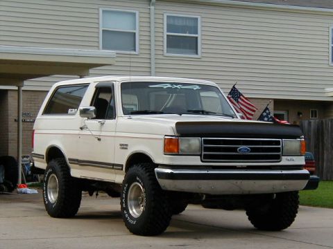 1990 Ford Bronco - This 1990 Ford Bronco is equipped with a body lift and oversized tires.