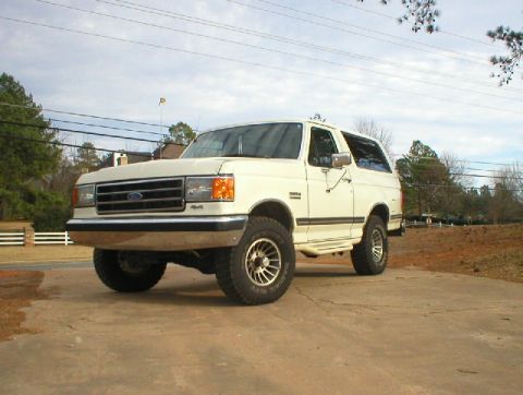 1989 Ford Bronco - This white Ford Bronco appears to be from the 1987 model year, not 1989 as claimed.