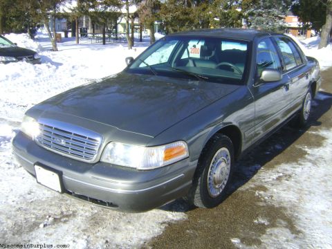2001 Ford Crown Victoria photo