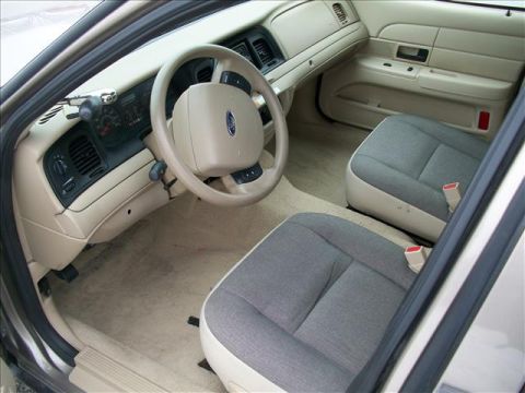 2006 Ford Crown Victoria photo
