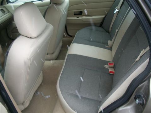 2006 Ford Crown Victoria photo