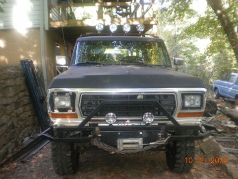 1979 Ford Bronco - This 1978 Ford Bronco has a custom front bumper with a winch and auxiliary lights.