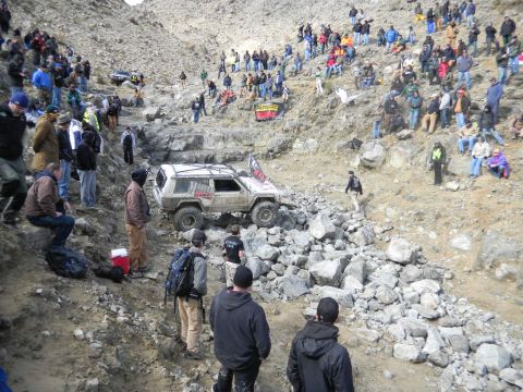 1997 Ford Ranger - Spectators gather to watch an off-road vehicle traverse a challenging rocky course.