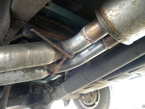 1995 GMC Sierra 1500 - Underside view shows the exhaust system and driveshaft of a vehicle.