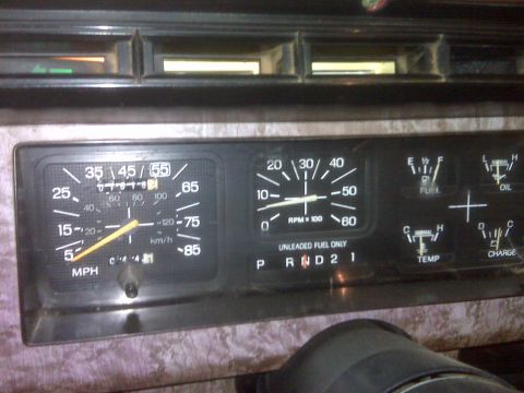 1985 Ford Bronco - In gear, waiting at a light. Engine should be quite warm but temp gauge is off.