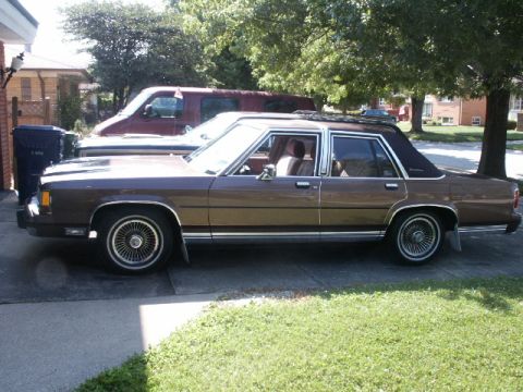 1989 Ford LTD Crown Victoria photo