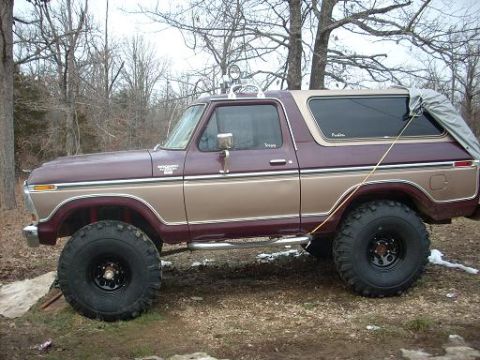 1979 Ford Bronco - 4" lift and 38" Super Swampers