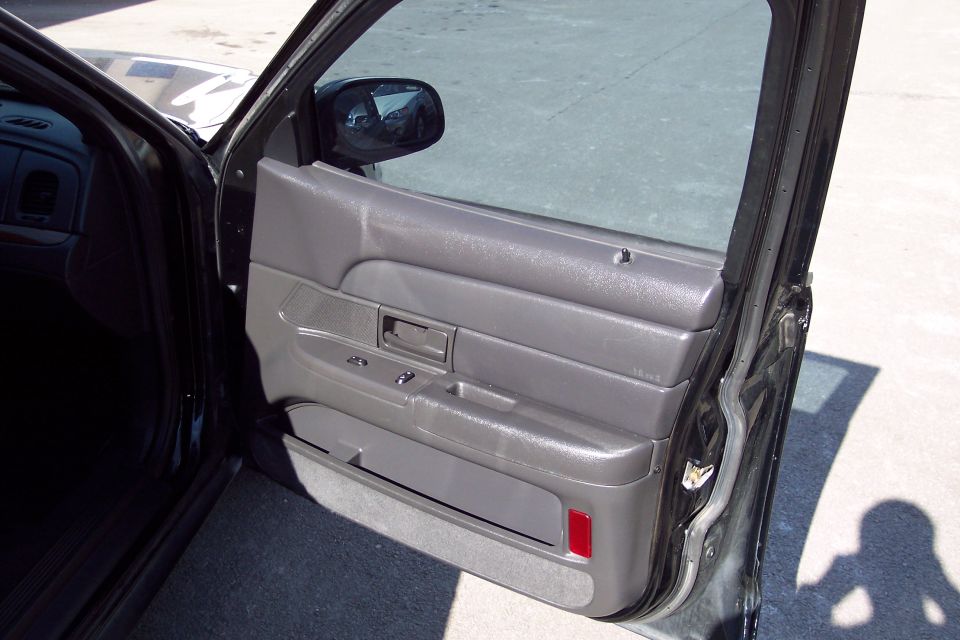 2001 Ford Crown Victoria interior door panel, gray, open door