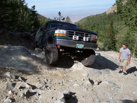 1990 Ford Bronco - This could be a problem (but check out the view of the San Luis Valley in the background!)