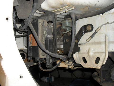 1995 Ford Thunderbird - ABS pump location