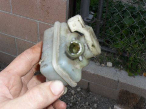 1995 Ford Thunderbird - see the green crap in there?