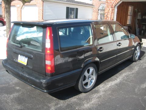 1993 Ford Probe - Rear view of a dark Volvo 850 wagon with a roof spoiler.